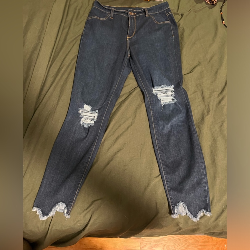 Raw hem skinny jeans cropped
